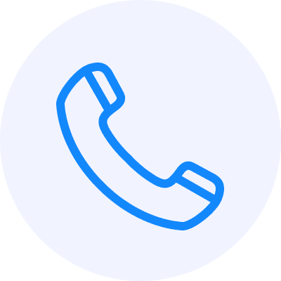 Icône de téléphone bleue sur un fond blanc, symbolisant la communication et le contact.